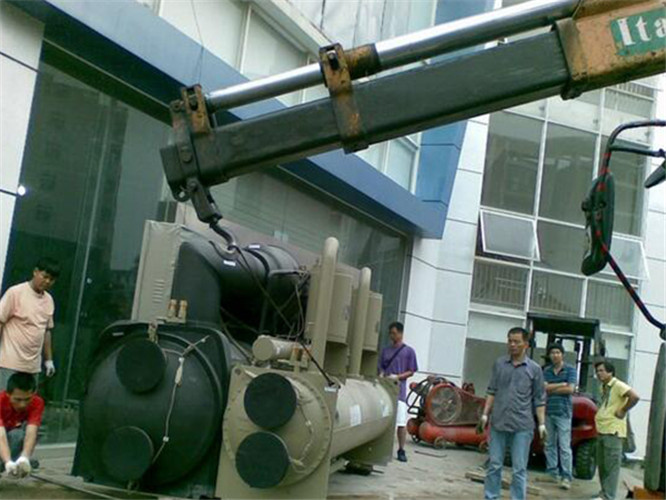 波密县随车吊和汽车吊的核心区别是什么？哪种更省钱？