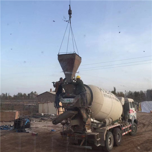 波密县“精准瞄准”—— 吊车的 “定位导航” 技术